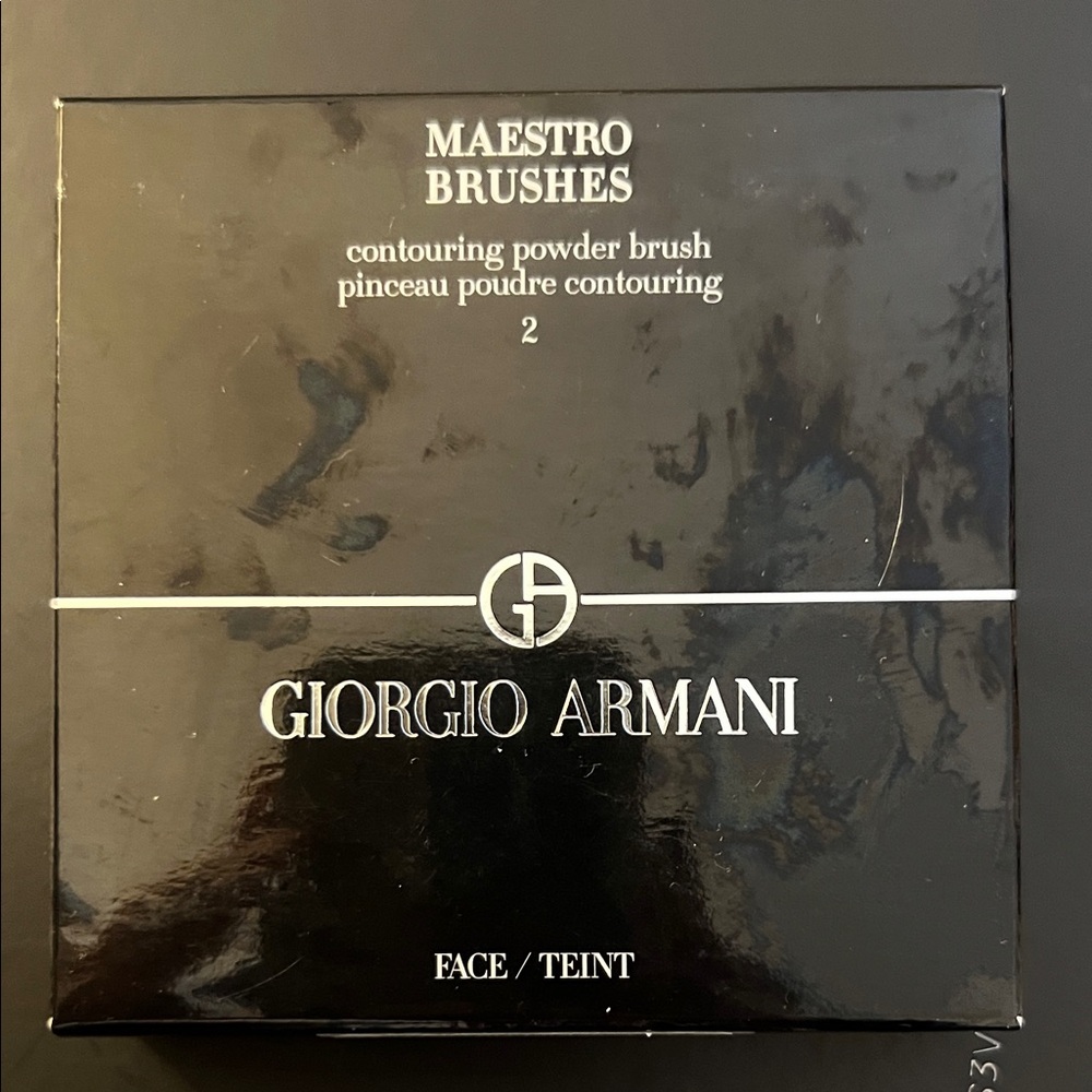 Giorgio Armani Black Maestro Contouring Powder Brush
